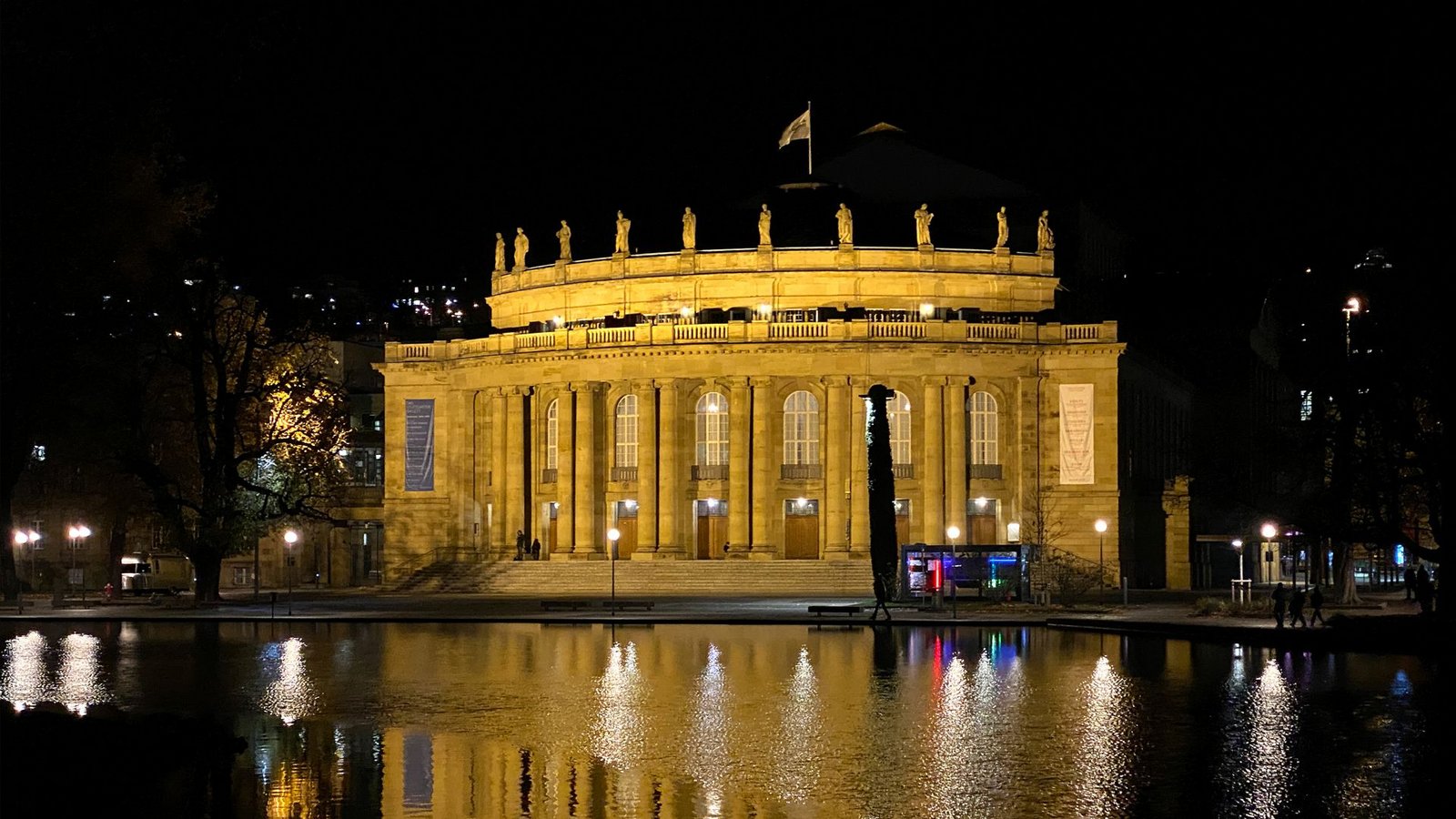 Das Opernhaus in StuttgartFoto: Wilhelm Mierendorf