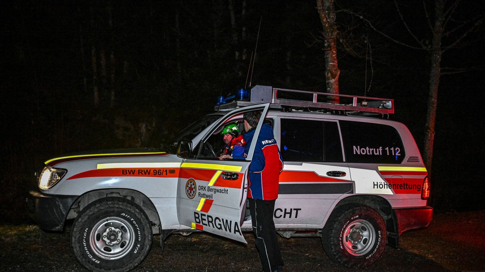 ... die Bergwacht und ...Foto: IMAGO/onw-images/IMAGO/Marius Bulling ... die Bergwacht und ...Foto: IMAGO/onw-images/IMAGO/Marius Bulling