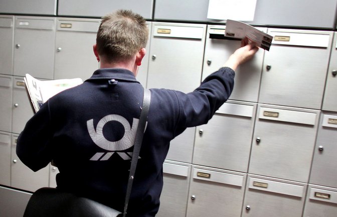 Am Mittwoch dürften deutlich weniger Briefe zugestellt werden als üblich – bei der Post wird gestreikt.<span class='image-autor'>Foto: dpa/Oliver Berg</span>
