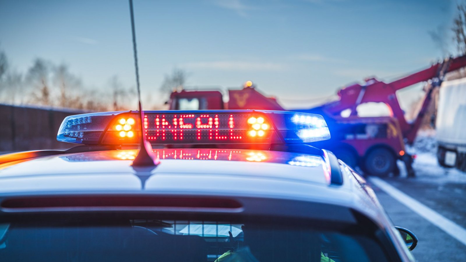 Die A 8 musste nach dem Unfall etwa zweieinhalb Stunden gesperrt werden, drei Autos wurden abgeschleppt. (Symbolbild)Foto: stock.adobe.com/David Breidert Die A 8 musste nach dem Unfall etwa zweieinhalb Stunden gesperrt werden, drei Autos wurden abgeschleppt. (Symbolbild)Foto: stock.adobe.com/David Breidert