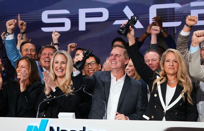 Manager von SpaceX läuteten das Börsendebüt an der Technologiebörse Nasdaq ein. (Archivbild)<span class='image-autor'>Foto: Frank Franklin II/AP/dpa</span>