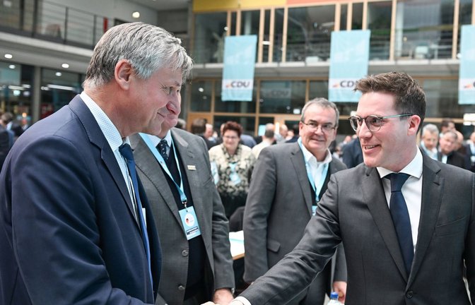 FDP-Landeschef Hans-Ulrich Rülke sucht auffallend oft die Nähe  zu CDU-Spitzenkandidat Manuel Hagel – hier bei der Landesvertreterversammlung der CDU Baden-Württemberg im Dezember 2024.<span class='image-autor'>Foto: dpa</span>