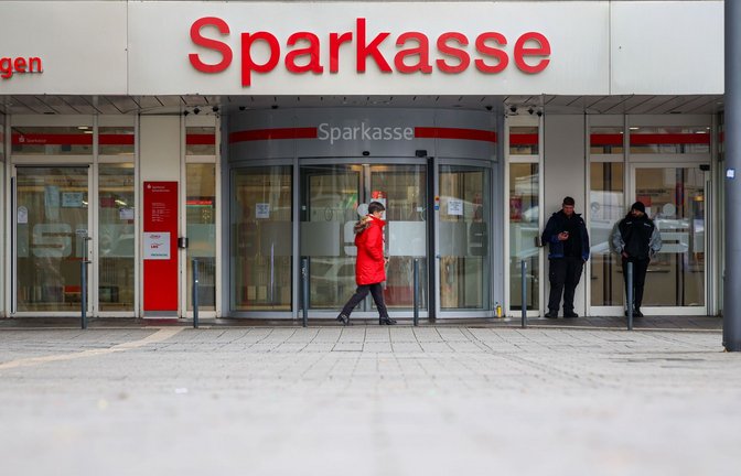 Nach dem Einbruchscoup in Gelsenkirchen bekommen erste Kunden Schmuck und sogar Bargeld zurück (Archivfoto).<span class='image-autor'>Foto: Christoph Reichwein/dpa/Christoph Reichwein</span>