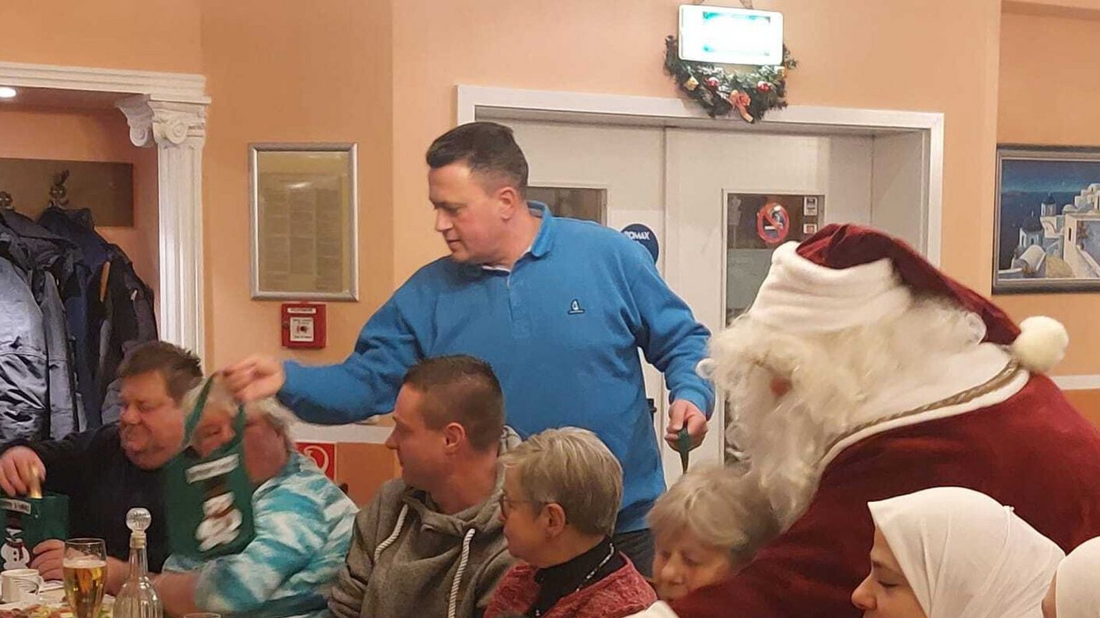 Auch in den Tafelläden arbeiten viele Ehrenamtliche.Foto: privat/Max Kovalenko Auch in den Tafelläden arbeiten viele Ehrenamtliche.Foto: privat/Max Kovalenko