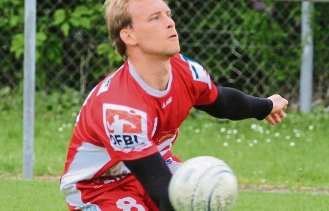 Knieprobleme hin oder her: Daniel Wörsinger ist der Energiegeber und emotionale Anführer bei den Faustballern des TV Vaihingen. Foto: Nachreiner