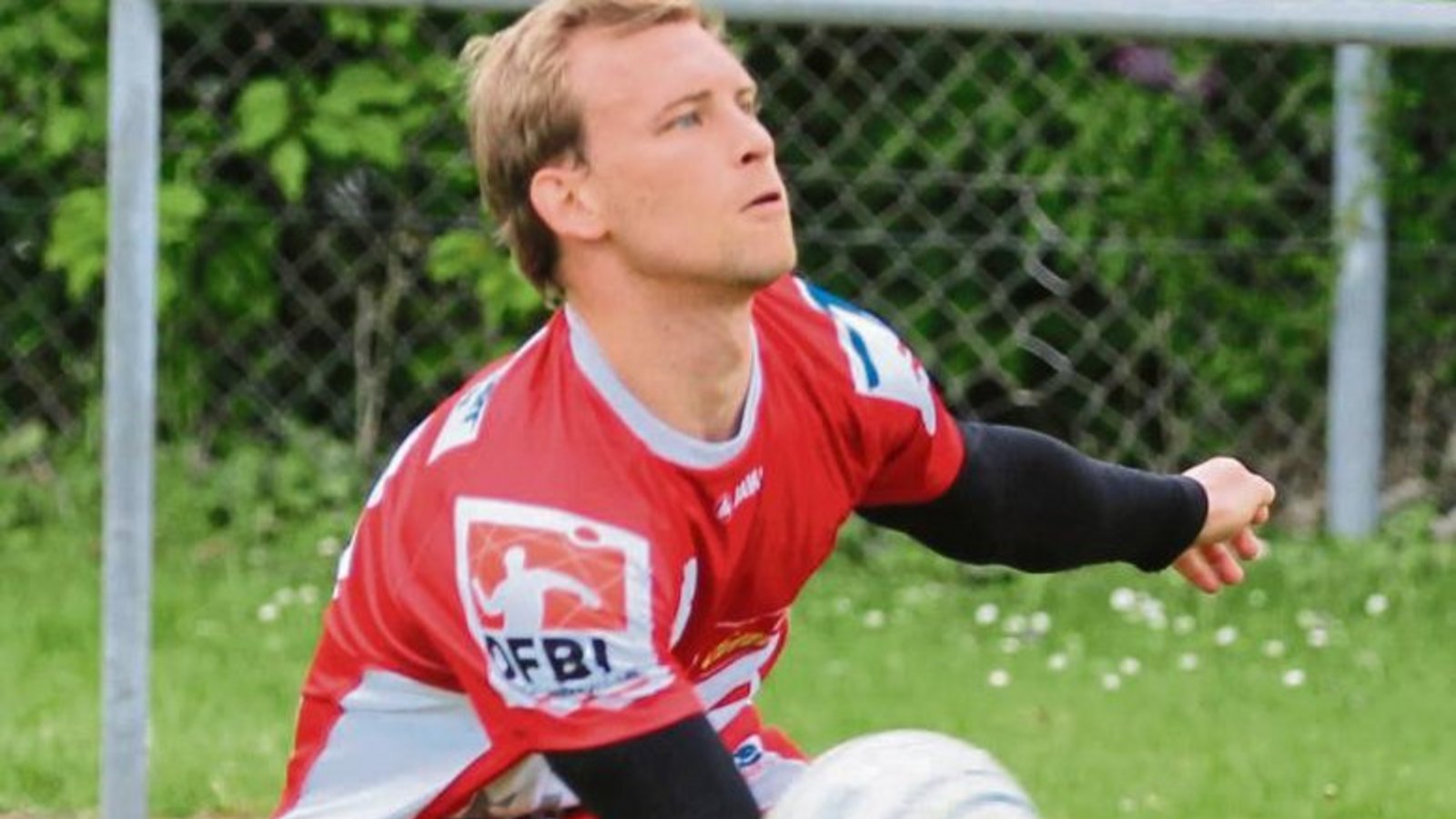 Knieprobleme hin oder her: Daniel Wörsinger ist der Energiegeber und emotionale Anführer bei den Faustballern des TV Vaihingen. Foto: Nachreiner Knieprobleme hin oder her: Daniel Wörsinger ist der Energiegeber und emotionale Anführer bei den Faustballern des TV Vaihingen. Foto: Nachreiner