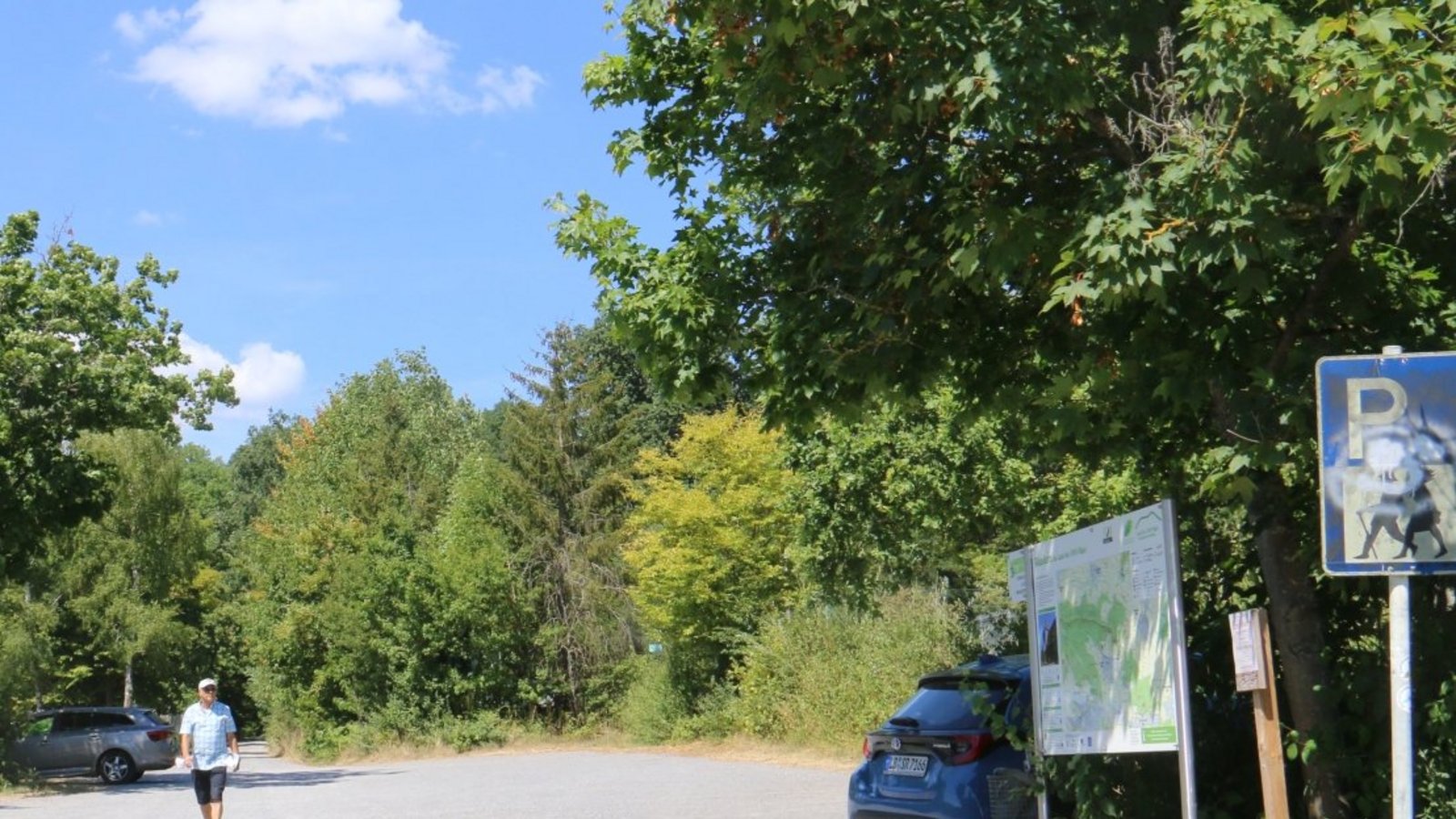 8. Zieleinlauf beim Ensinger Sportplatz - es ist geschafft. Fotos: Rücker