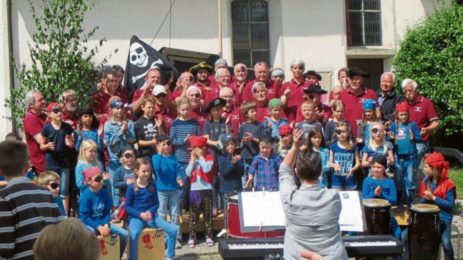 Lieder unter der schwarzen Fahne der Piraten. Foto: p Lieder unter der schwarzen Fahne der Piraten. Foto: p