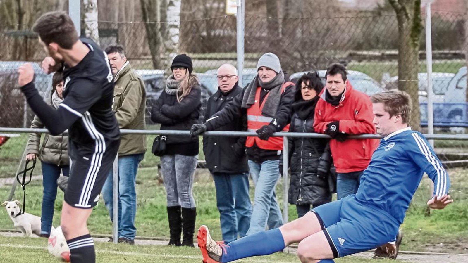 Adrian Schridt (rechts) vom SV Illingen muss mit seiner Mannschaft zum Spitzenreiter TSV Unterriexingen. Foto: Simecek
