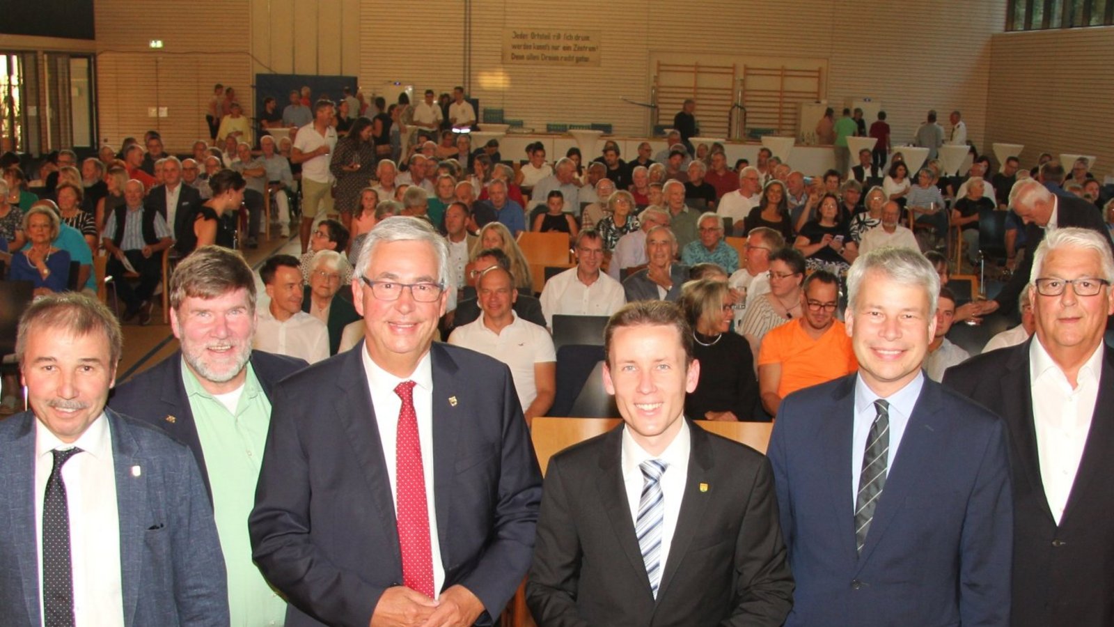 Festakt zum 50-jährigen Bestehen der Gemeinde Eberdingen (von links): die Landtagsabgeordneten Konrad Epple und Dr. Markus Rösler, Landrat Dietmar Allgaier, Bürgermeister Carsten Willing, Bundestagsabgeordneter Steffen Bilger und Alt-Bürgermeister Peter Schäfer. Festakt zum 50-jährigen Bestehen der Gemeinde Eberdingen (von links): die Landtagsabgeordneten Konrad Epple und Dr. Markus Rösler, Landrat Dietmar Allgaier, Bürgermeister Carsten Willing, Bundestagsabgeordneter Steffen Bilger und Alt-Bürgermeister Peter Schäfer.