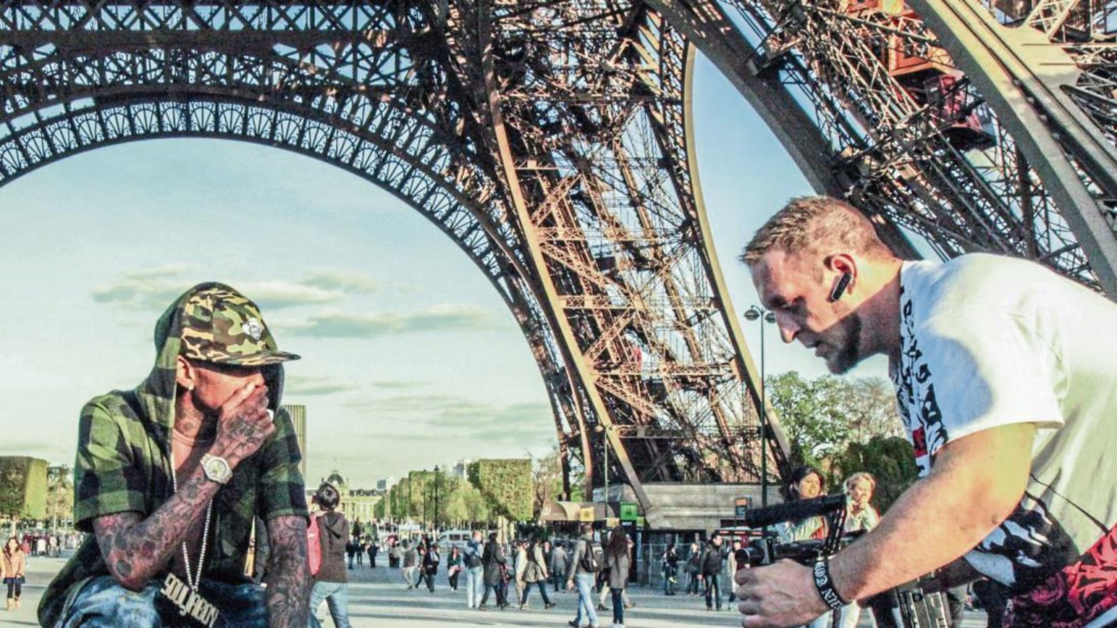 Julien Kerduff bei der Arbeit: In Paris dreht und fotografiert der Deutsch-Franzose aus Hochdorf. Foto: Henry Julien Kerduff bei der Arbeit: In Paris dreht und fotografiert der Deutsch-Franzose aus Hochdorf. Foto: Henry
