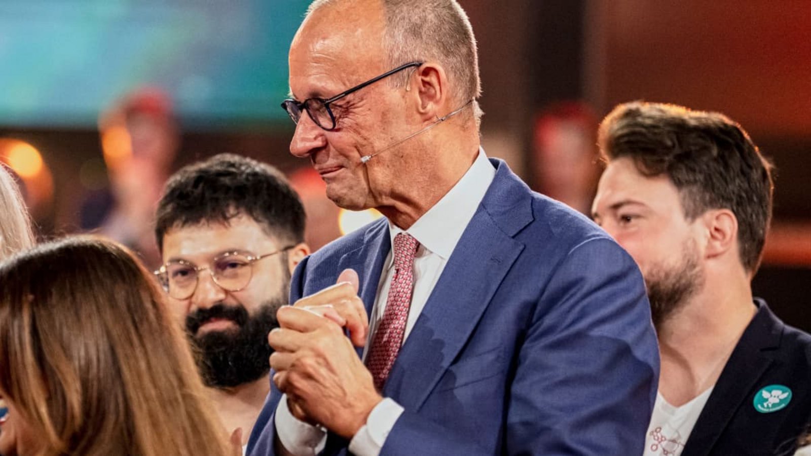 Tränen des Anstoßes: Darf ein Kanzler in der Öffentlichkeit so gerührt sein? Friedrich Merz (CDU) bei der Übergabe des Deutschen SchulpreisesFabian Sommer/dpa