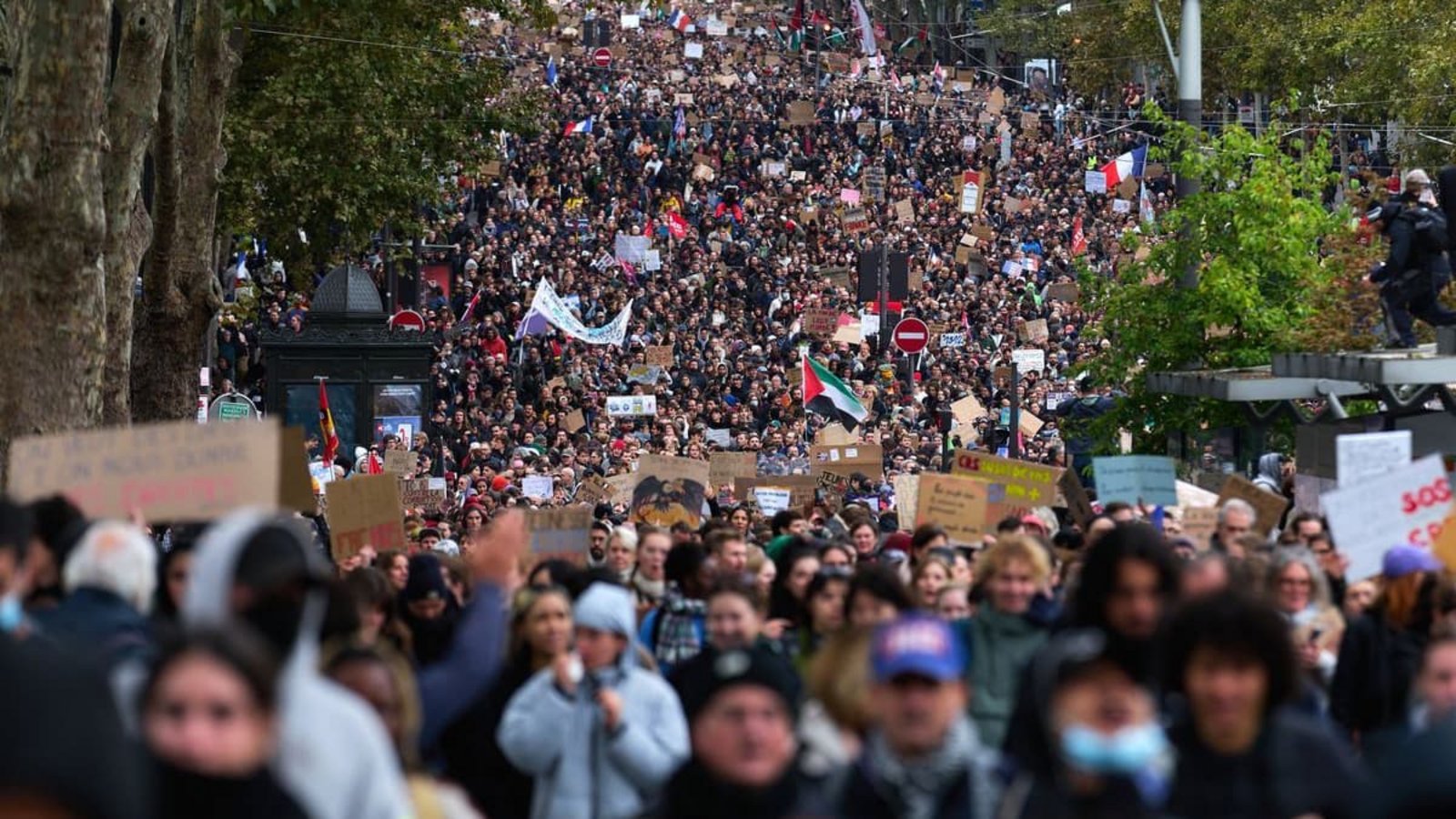 "Gen-Z"-Demo in München: Polizei sieht keine konkrete Gefahr.Marcus Golejewski/dpa "Gen-Z"-Demo in München: Polizei sieht keine konkrete Gefahr.Marcus Golejewski/dpa