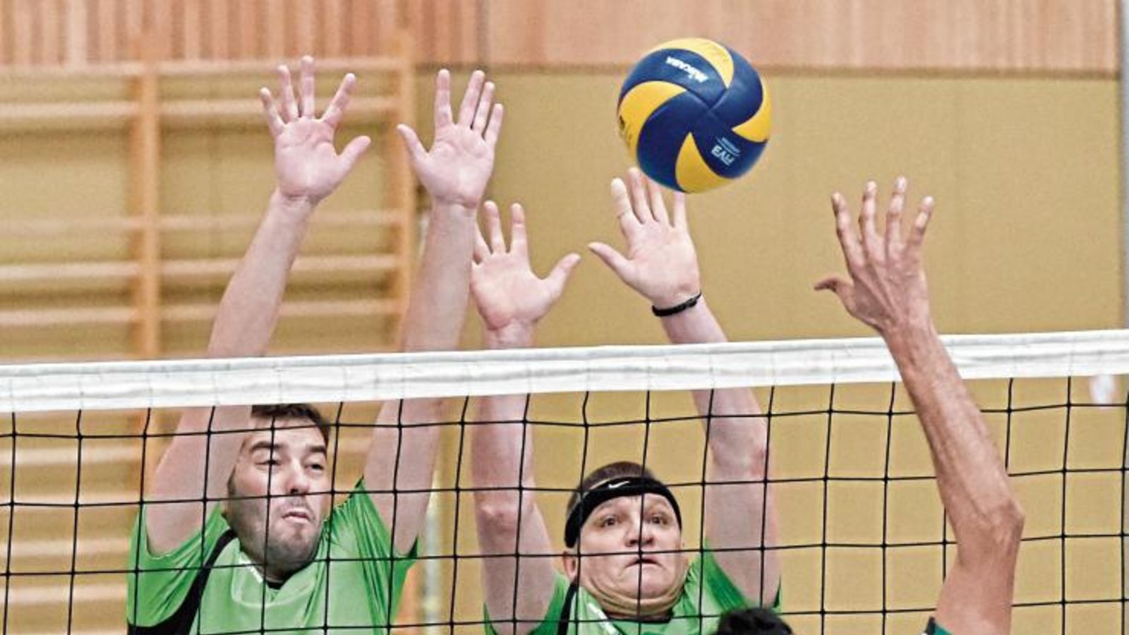 Auch künftig blocken Marco Kühnle (links) und Alexander Bastian für den SV Iptingen. Foto: Leitner Auch künftig blocken Marco Kühnle (links) und Alexander Bastian für den SV Iptingen. Foto: Leitner