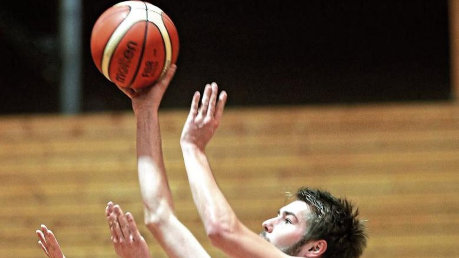 Jens Ehmke ist im Spiel gegen Ulm II nicht mehr am Korberfolg zu hindern. Foto: Küppers Jens Ehmke ist im Spiel gegen Ulm II nicht mehr am Korberfolg zu hindern. Foto: Küppers