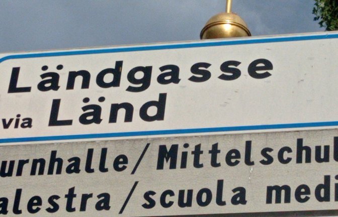 „Selbst in Lana Südtirol gibt’s Verbündete“, schreibt Bernd Zluhan aus Vaihingen zu seinem Foto. Allerdings habe Länd dort eine andere Bedeutung.
