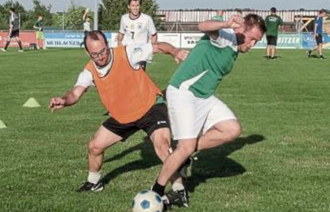 Intensive Spielformen auf dem Kleinfeld standen beim SV Iptingen zum Trainingsauftakt auf dem Programm. Foto: Simecek
