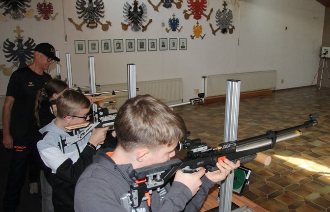 In verschiedenen Disziplinen sammeln die Nachwuchsschützen Punkte.  <span class='image-autor'>Fotos: Banholzer</span>