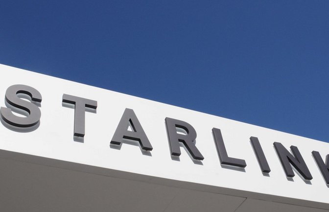 Ein Starlink-Marketingpavillon beim Mobile World Congress 2024.<span class='image-autor'>Foto: Wolf von Dewitz/dpa-Zentralbild/dpa</span>