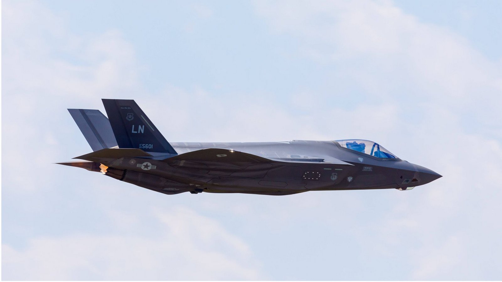 F-35 Kampfjet der US Air Force. Einem Medienbericht zufolge wurde in Deutschland ein Alarmstart von zwei Eurofightern der deutschen Luftwaffe ausgelöst (Symbolfoto).Foto: IMAGO/Andreas Franke/IMAGO F-35 Kampfjet der US Air Force. Einem Medienbericht zufolge wurde in Deutschland ein Alarmstart von zwei Eurofightern der deutschen Luftwaffe ausgelöst (Symbolfoto).Foto: IMAGO/Andreas Franke/IMAGO