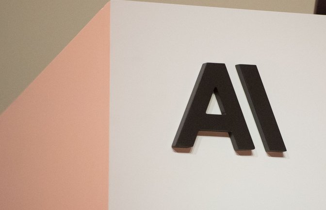 Der OpenAI-Konkurrent Anthropic wurde zuletzt bei einer Finanzierungsrunde mit insgesamt 900 Milliarden Dollar bewertet. (Archivbild)<span class='image-autor'>Foto: Andrej Sokolow/dpa</span>