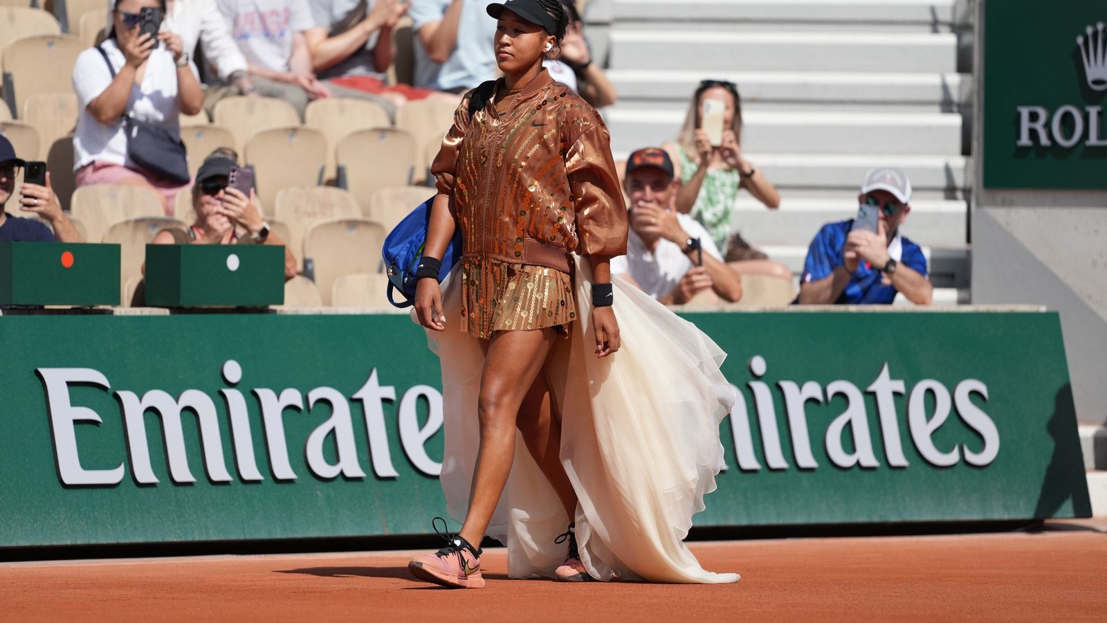 Naomi Osaka ist ein Star - und darf nun auch ein Match in der Nightsession bei den French Open spielen.Foto: Thibault Camus/AP/dpa
