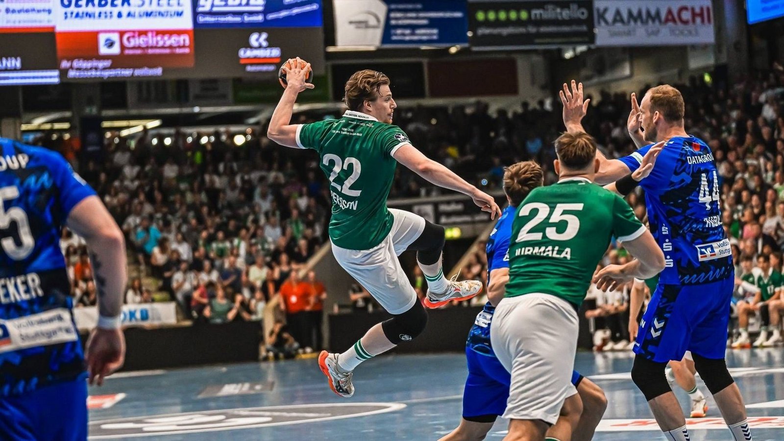 Göppingens Erik Persson zieht im Derby gegen den TVB Stuttgart aus dem Rückraum ab – beide Bundesligisten sind bereits in der ersten DHB-Pokal-Runde dabei.Foto: IMAGO/speedshot | Dorianfrickdfsfsaf Göppingens Erik Persson zieht im Derby gegen den TVB Stuttgart aus dem Rückraum ab – beide Bundesligisten sind bereits in der ersten DHB-Pokal-Runde dabei.Foto: IMAGO/speedshot | Dorianfrickdfsfsaf