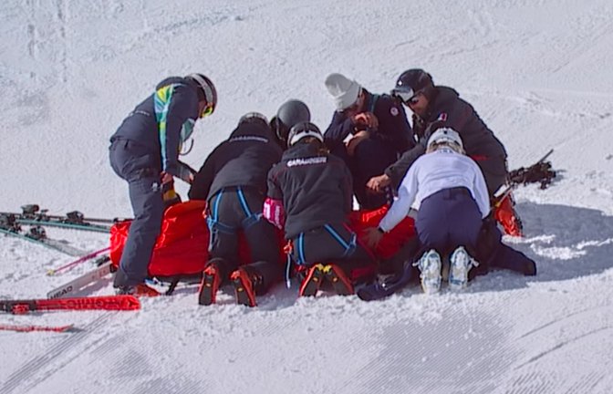 Die Skiwelt unter Schock: Am Sonntag musste US-Star Lindsey Vonn nach einem Sturz verletzt abtransportiert werden.<span class='image-autor'>Foto: Uncredited/Olympic Broadcasting</span>