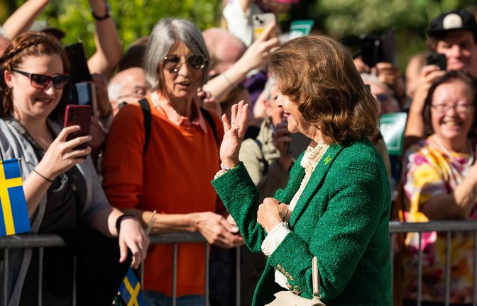 Viele Mainau-Besucher wollten einen Blick auf Königin Silvia erhaschen.<span class='image-autor'>Foto: dpa/Silas Stein</span>