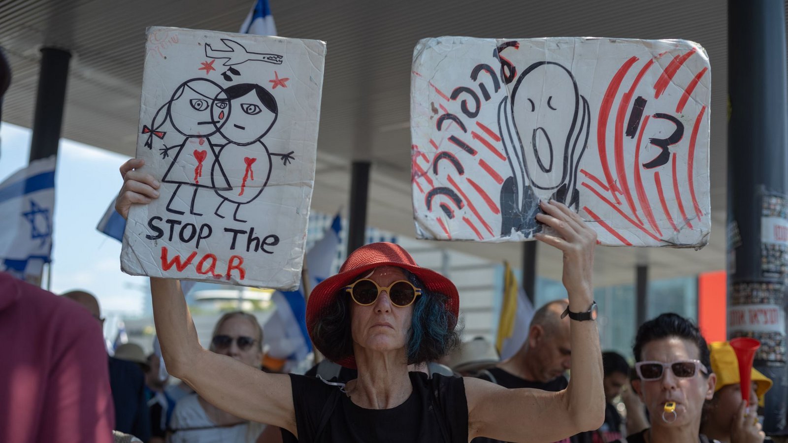 In Tel Aviv demonstrieren Tausende von Israelis für eine Einigung mit der Hamas.Foto: dpa/Ilia Yefimovich In Tel Aviv demonstrieren Tausende von Israelis für eine Einigung mit der Hamas.Foto: dpa/Ilia Yefimovich