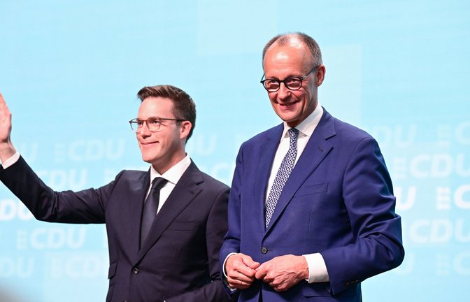 CDU-Spitzenkandidat Manuel Hagel (links) wurde beim Landesparteitag am Samstag in Stuttgart von Bundeskanzler Friedrich Merz unterstützt.<span class='image-autor'>Foto: Bernd Weißbrod/dpa</span>