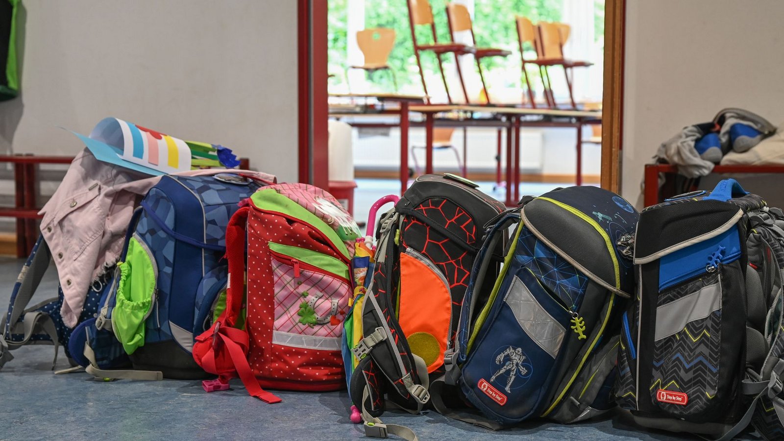 In Grundschulen werden schon nächstes Jahr sinkende Schülerzahlen erwartet. (Archivbild)Foto: Arne Dedert/dpa