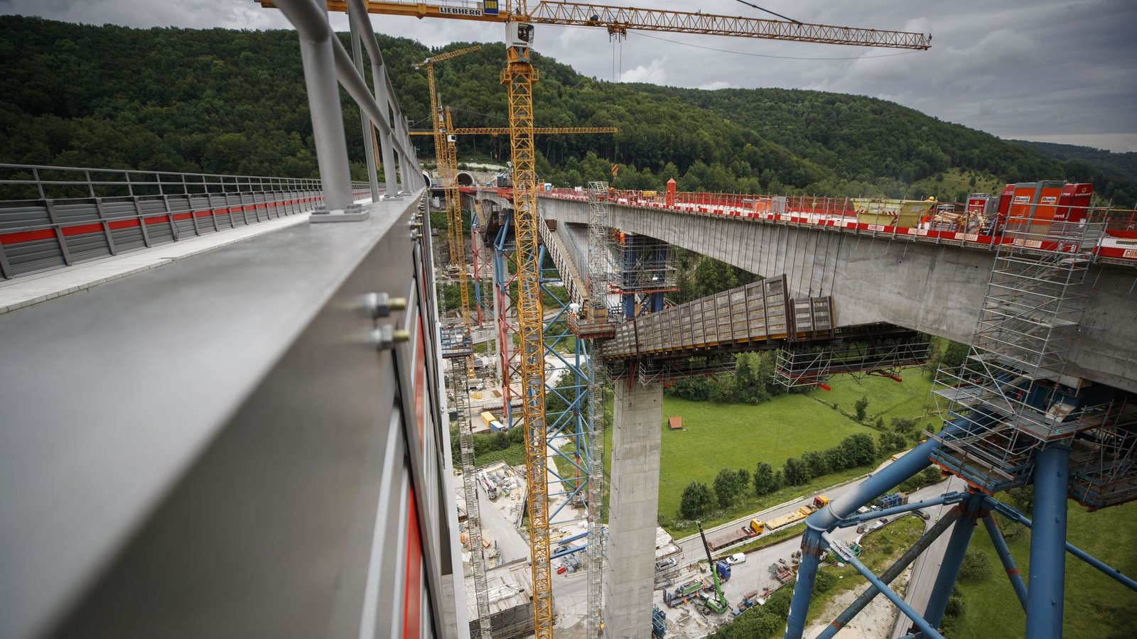 Durch die Neubaustrecke verkürzt sich die Fahrtzeit für Bahnreisende zwischen Stuttgart und Ulm.Foto: Gottfried Stoppel Durch die Neubaustrecke verkürzt sich die Fahrtzeit für Bahnreisende zwischen Stuttgart und Ulm.Foto: Gottfried Stoppel