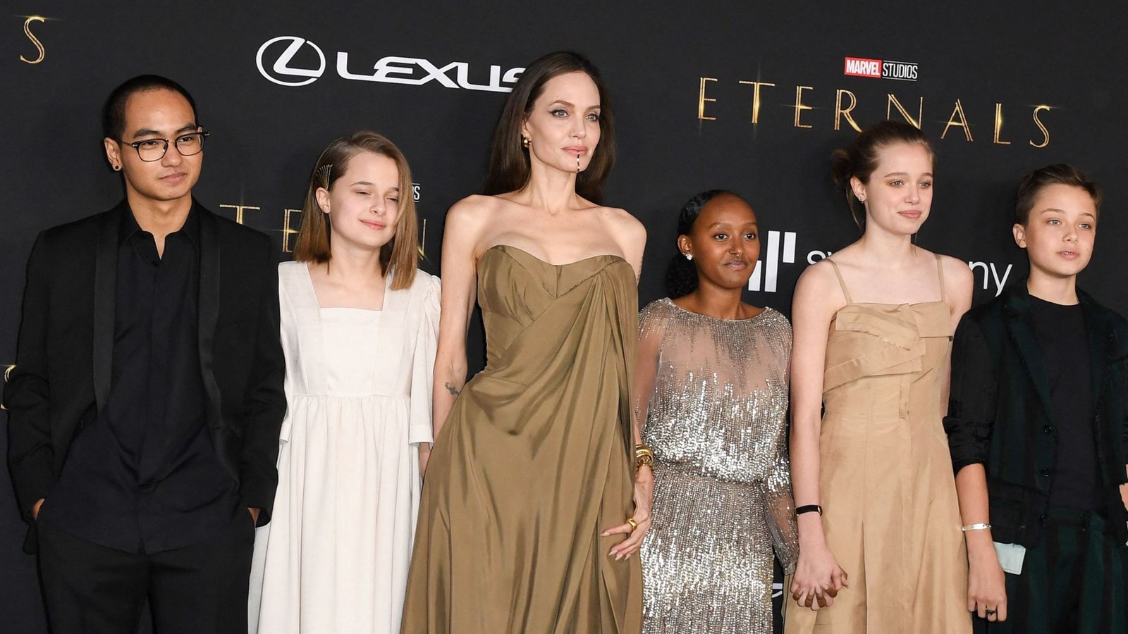 Inzwischen sind die größten Jolie-Kinder junge Erwachsene, die „kleinen“ Zwillinge Vivienne und Knox auch schon 15. Zu Brad Pitt  sollen die Kinder wenig Kontakt haben.Foto: AFP