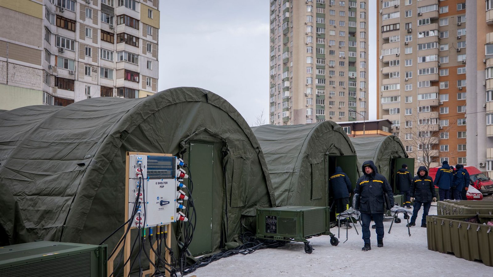 Ohne die Zelte wäre die Lage noch schlimmer.Foto: Dan Bashakov/AP/dpa Ohne die Zelte wäre die Lage noch schlimmer.Foto: Dan Bashakov/AP/dpa