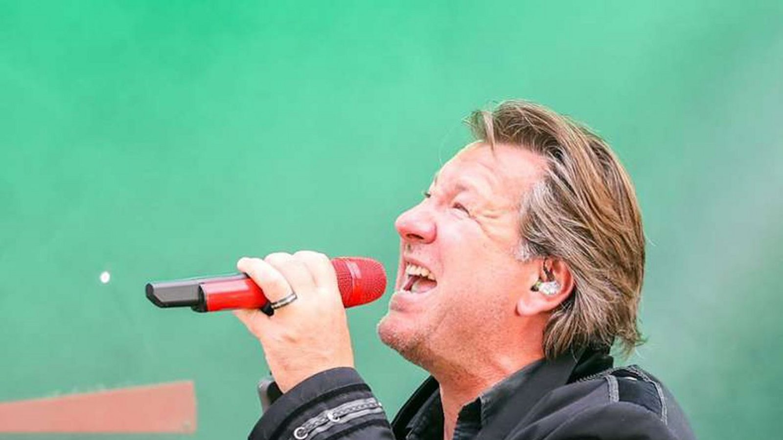 100 dB werden von einer Kreissäge oder bei einem Rockkonzert erreicht und führen bei jahrelanger Dauerbelastung zu Gehörschäden.Foto: Jan Woitas/dpa 100 dB werden von einer Kreissäge oder bei einem Rockkonzert erreicht und führen bei jahrelanger Dauerbelastung zu Gehörschäden.Foto: Jan Woitas/dpa