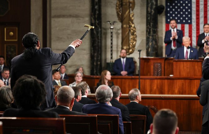 Der Abgeordnete Al Green schreit, als US-Präsident Donald Trump vor einer gemeinsamen Sitzung des Kongresses im Kapitol spricht.<span class='image-autor'>Foto: Win McNamee/POOL Getty Images/AP/dpa</span>