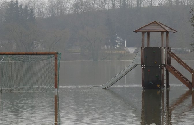 Nicht nur Trockenheit, auch zunehmende Hochwasser wie hier 2021 bei Riedlingen bedrohen die Wasserversorgung.<span class='image-autor'>Foto: SDMG//Kullen</span>