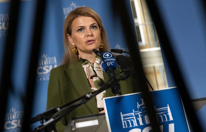 Die Pflegebevollmächtigte Katrin Staffler meint, "mit Klein-Klein" komme man angesichts der Pflege-Herausforderungen nicht weiter. (Archivbild)<span class='image-autor'>Foto: Pia Bayer/dpa</span>