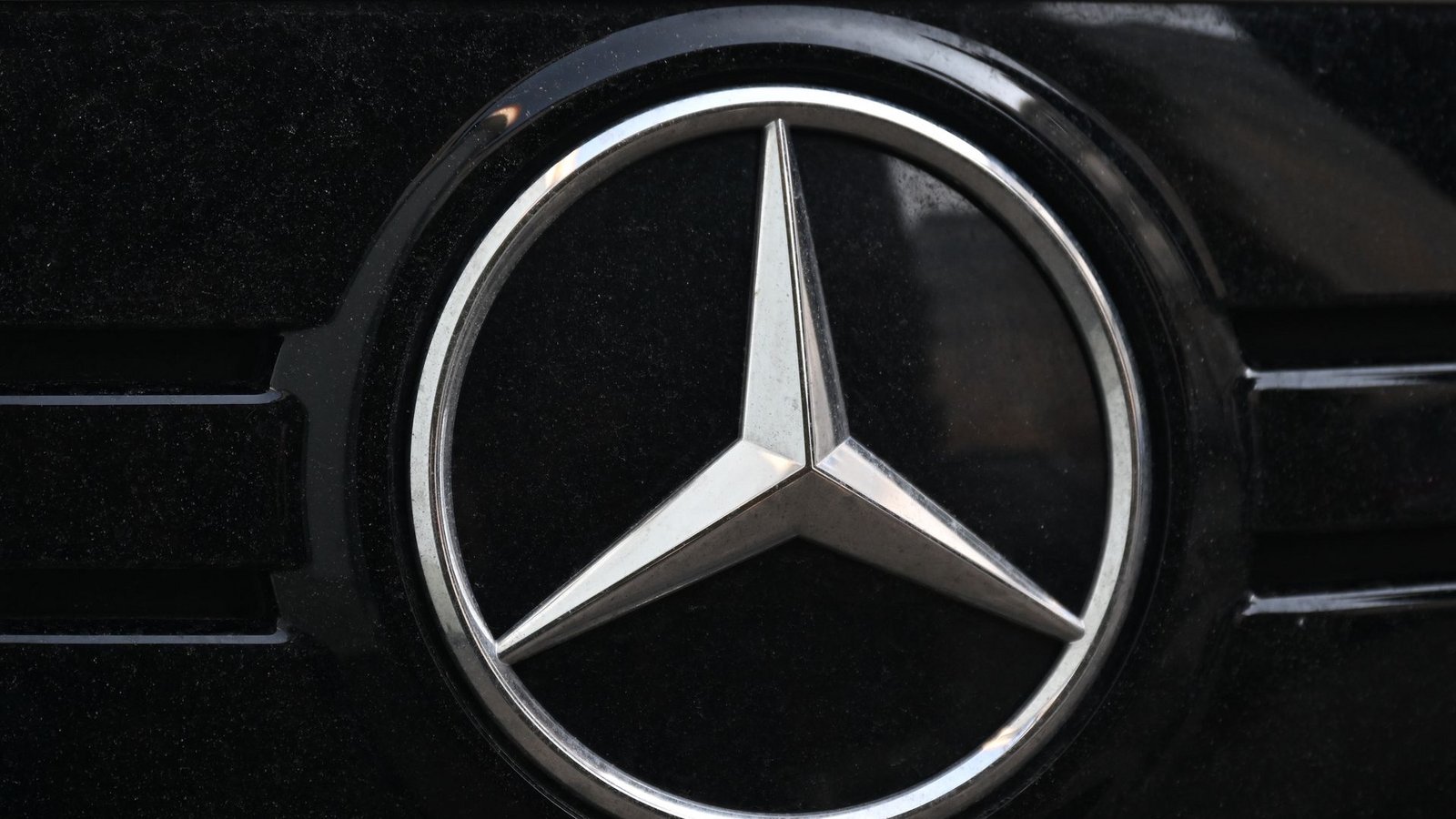 Mercedes-Benz: Gewinn im ersten Quartal gesunken. (Archivbild)Foto: Bernd Weißbrod/dpa