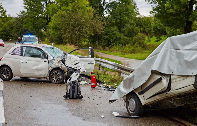 Für die Insassen des VW kam jede Hilfe zu spät.<span class='image-autor'>Foto: SDMG/Brandhuber</span>