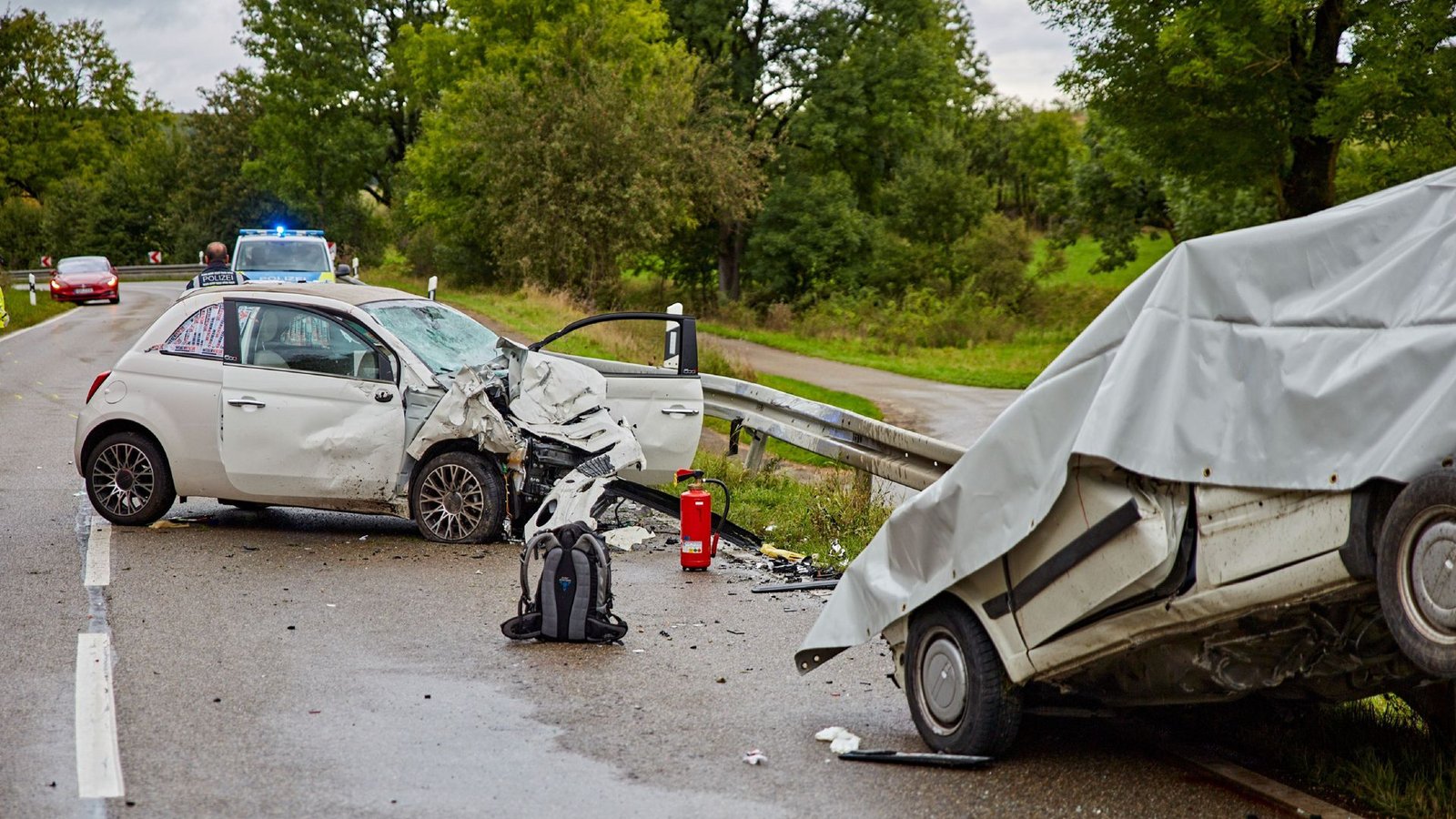 Für die Insassen des VW kam jede Hilfe zu spät.Foto: SDMG/Brandhuber Für die Insassen des VW kam jede Hilfe zu spät.Foto: SDMG/Brandhuber