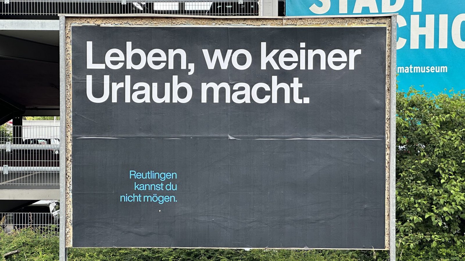 Selbstironisch, so will die Stadt Reutlingen ihre Plakate verstanden wissen: Mit Sprüchen wie diesen wird man derzeit in Reutlingen begrüßt.Foto: StZN/Buchmann Selbstironisch, so will die Stadt Reutlingen ihre Plakate verstanden wissen: Mit Sprüchen wie diesen wird man derzeit in Reutlingen begrüßt.Foto: StZN/Buchmann