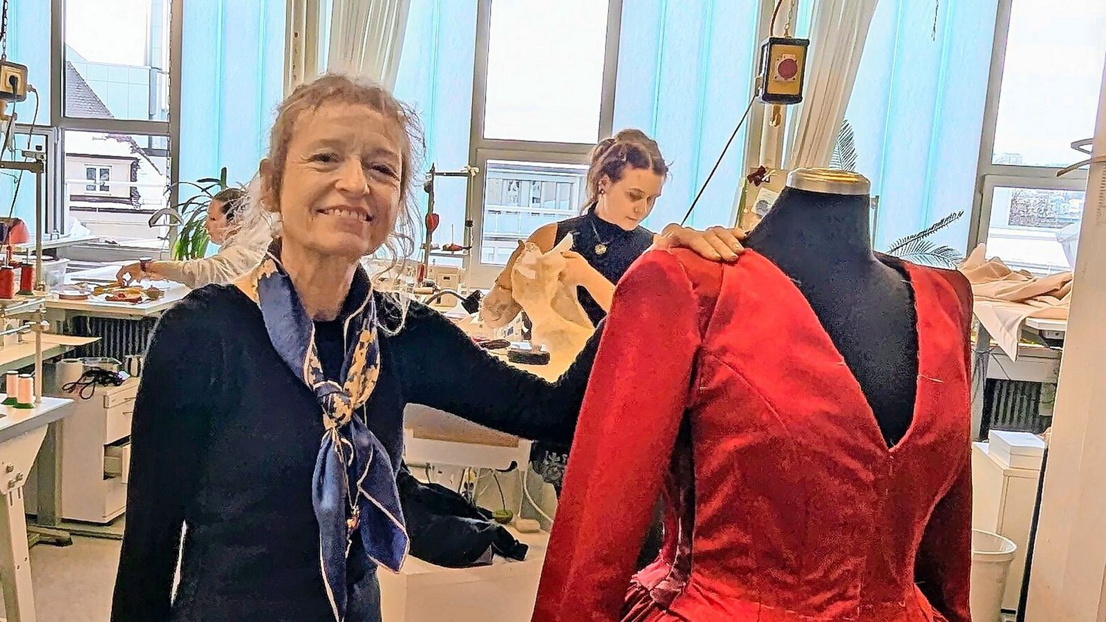 Ruth Hauser, Chefin der DamenschneidereiFoto: Rüdiger Bäßler Ruth Hauser, Chefin der DamenschneidereiFoto: Rüdiger Bäßler