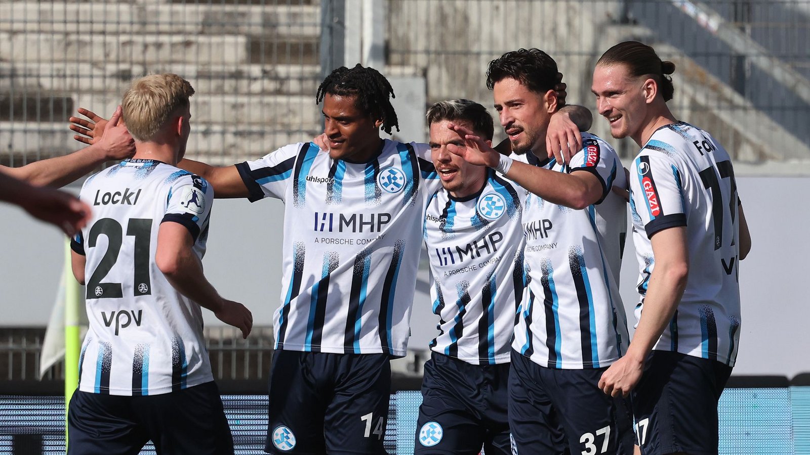 Kollektiver Kickers-Jubel.Foto: Baumann/Hansi Britsch