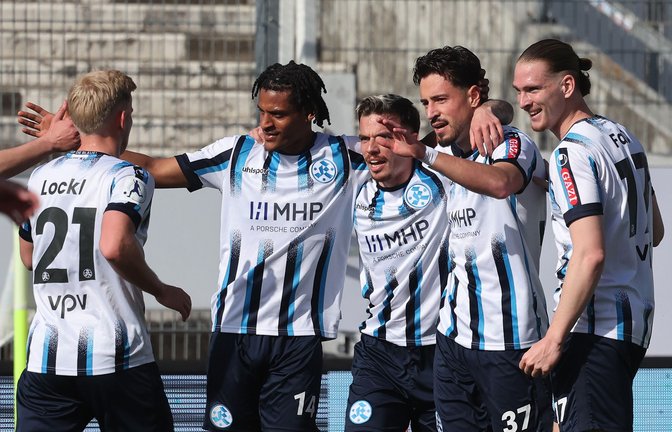 Kollektiver Kickers-Jubel.<span class='image-autor'>Foto: Baumann/Hansi Britsch</span>