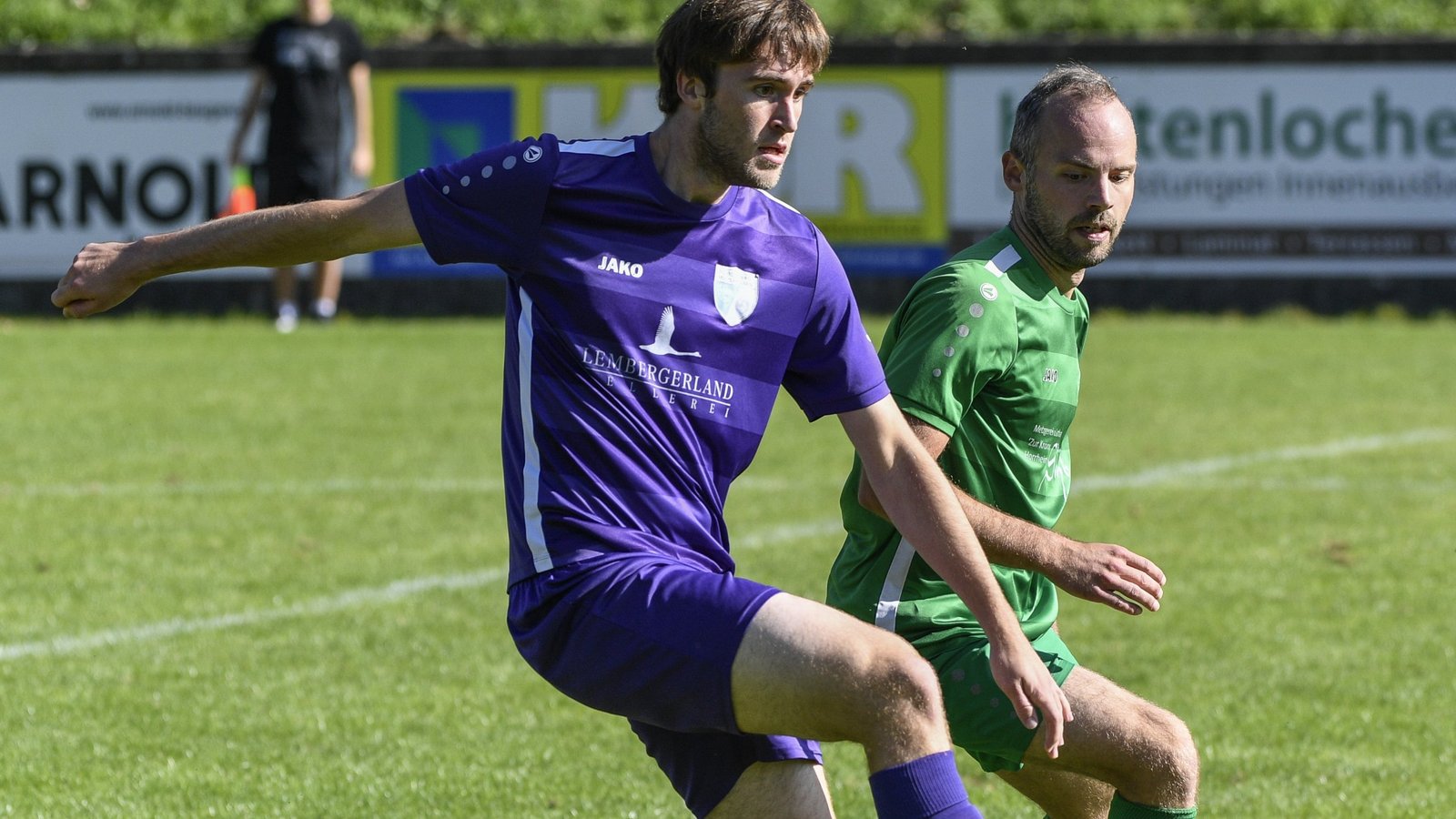 Nur noch bis zur Sommerpause wird Luca Fuchs (links) das Trikot der SGM Roßwag/Mühlhausen tragen. Danach löst sich die Spielgemeinschaft auf. Am Montag muss das Tabellenschlusslicht gegen die SGM Sachsenheim ran. Foto: Leitner Nur noch bis zur Sommerpause wird Luca Fuchs (links) das Trikot der SGM Roßwag/Mühlhausen tragen. Danach löst sich die Spielgemeinschaft auf. Am Montag muss das Tabellenschlusslicht gegen die SGM Sachsenheim ran. Foto: Leitner