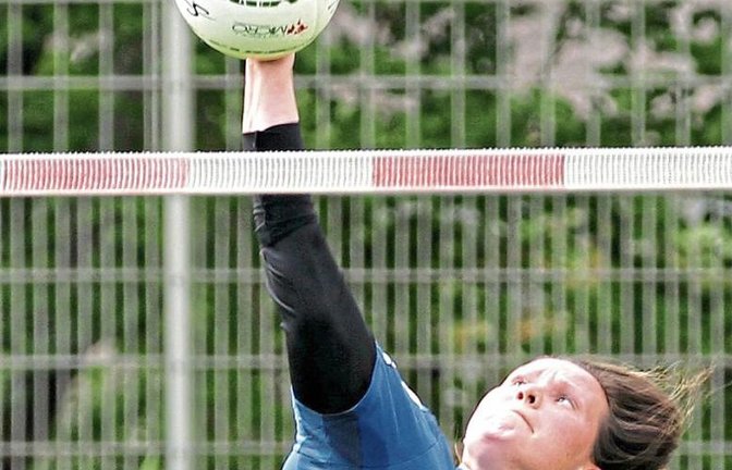 Spielertrainerin und Hauptangreiferin Marie-Therese Rothmaier ist mit dem Auftreten ihrer Mannschaft im ersten Spiel vollauf zufrieden. Im zweiten fehlte jeglicher Biss. Foto: Küppers