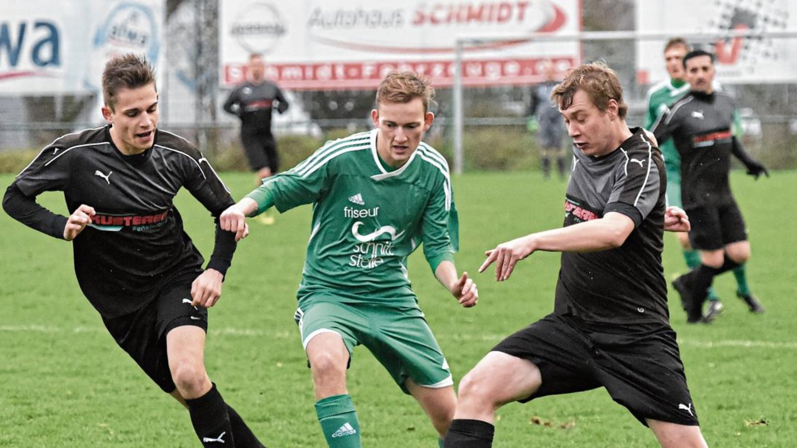 Bastian Werthwein (Mitte) sorgt mit seiner Schnelligkeit für viel Gefahr vor dem gegnerischen Tor. Foto Leitner Bastian Werthwein (Mitte) sorgt mit seiner Schnelligkeit für viel Gefahr vor dem gegnerischen Tor. Foto Leitner
