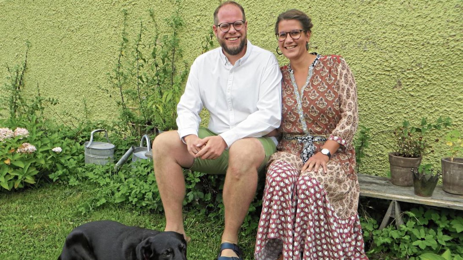 Im Umzugsgepäck des jungen Pfarrer-Ehepaars befindet sich auch Hundedame Aleesha – „eine hinreißende Seelsorgerin“, wie es heißt.  Foto: p